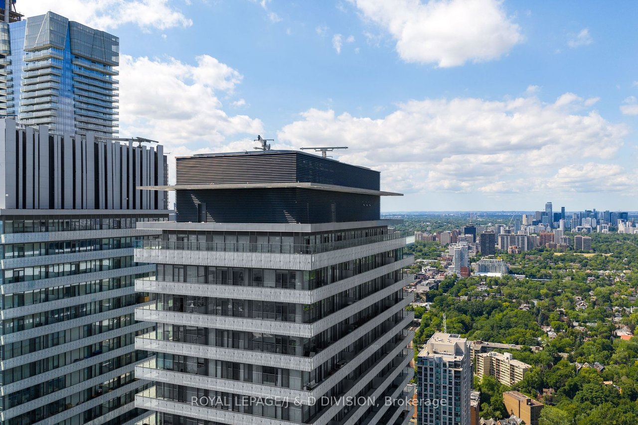 SKY-HGH LIVING PENTHOUSE
