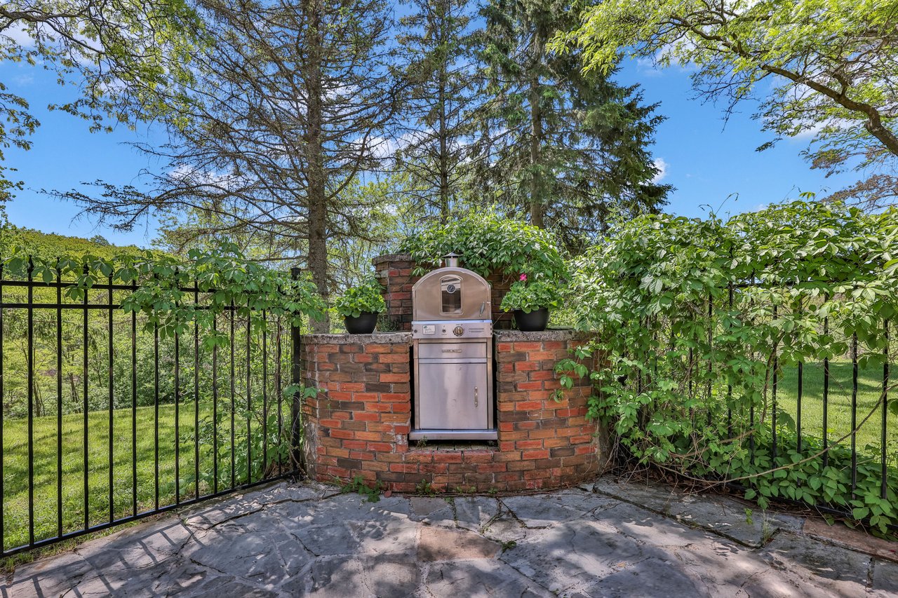 2360 8 Side Road, Burlington