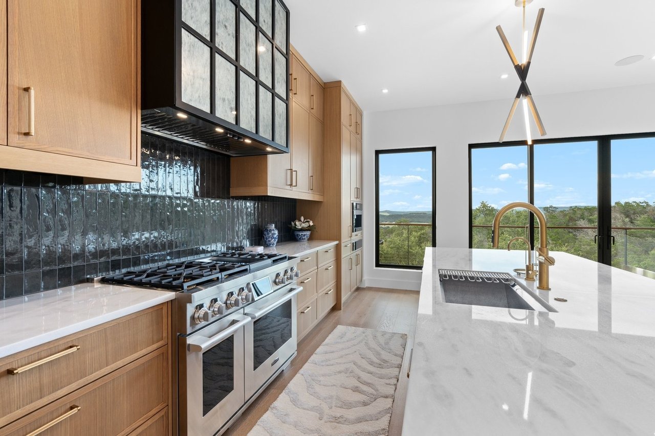 Luxxis Design 1104 Summit