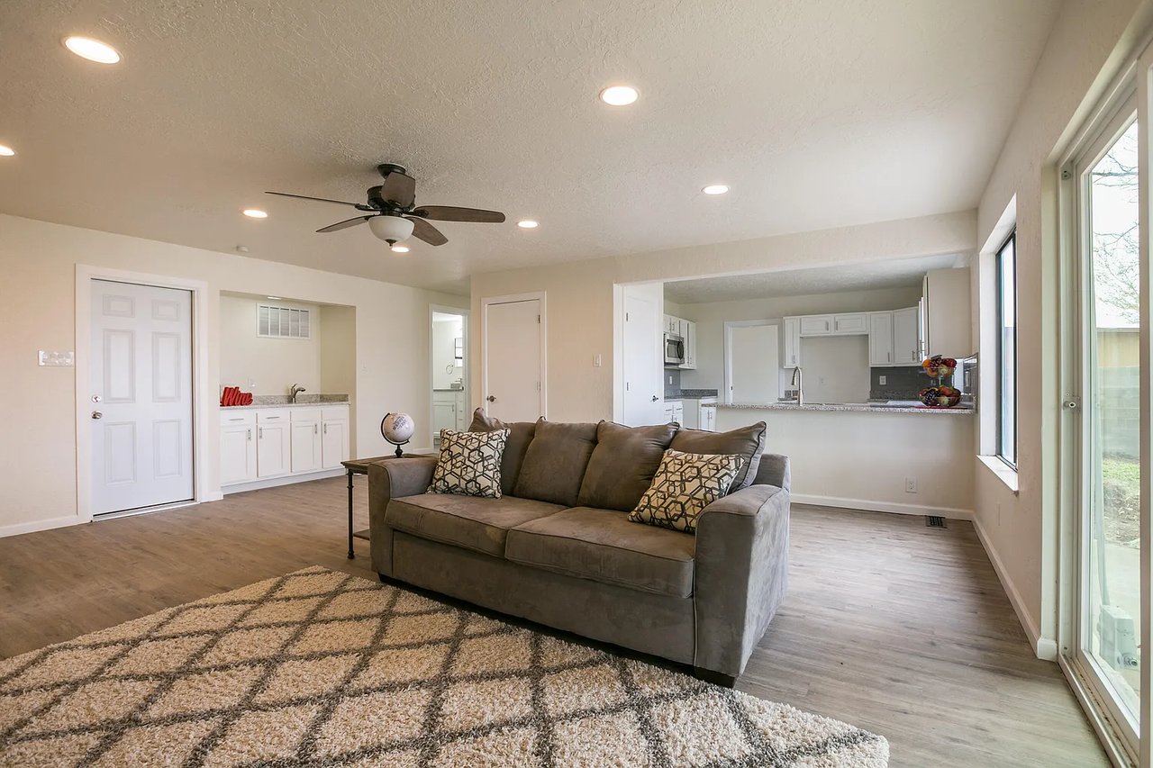 621 Monte Alto Dr NE
