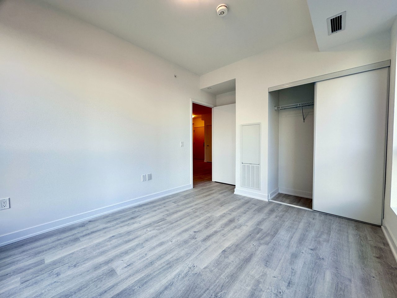 15 Richardson Street 823, Toronto C08 Unit: 823