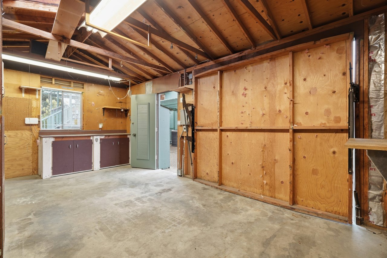 1554 Queenstown Court