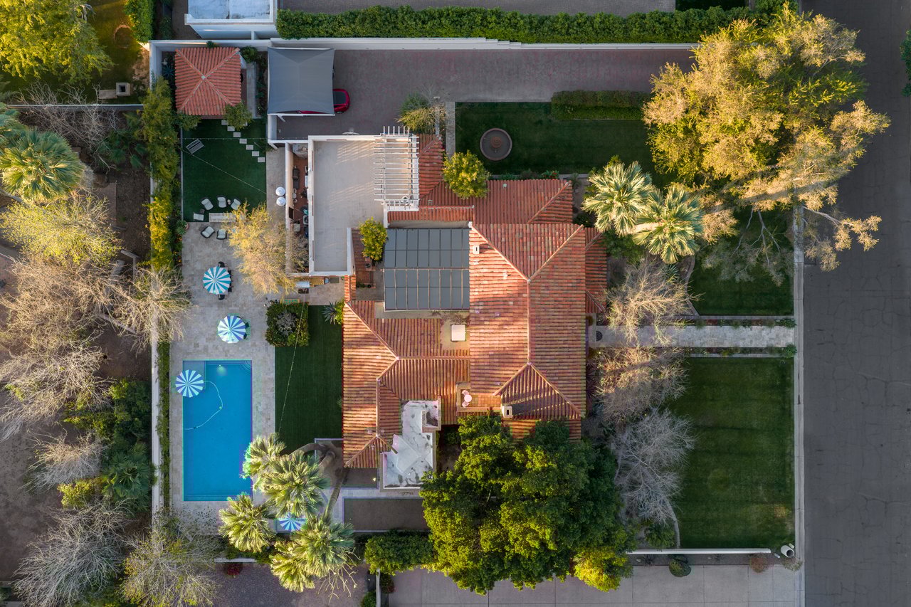 3042 N MANOR Drive E