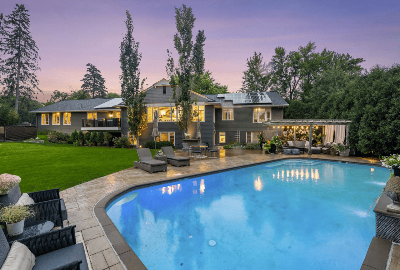 Beautifully Renovated in a Prime Parkwood Knolls Location!