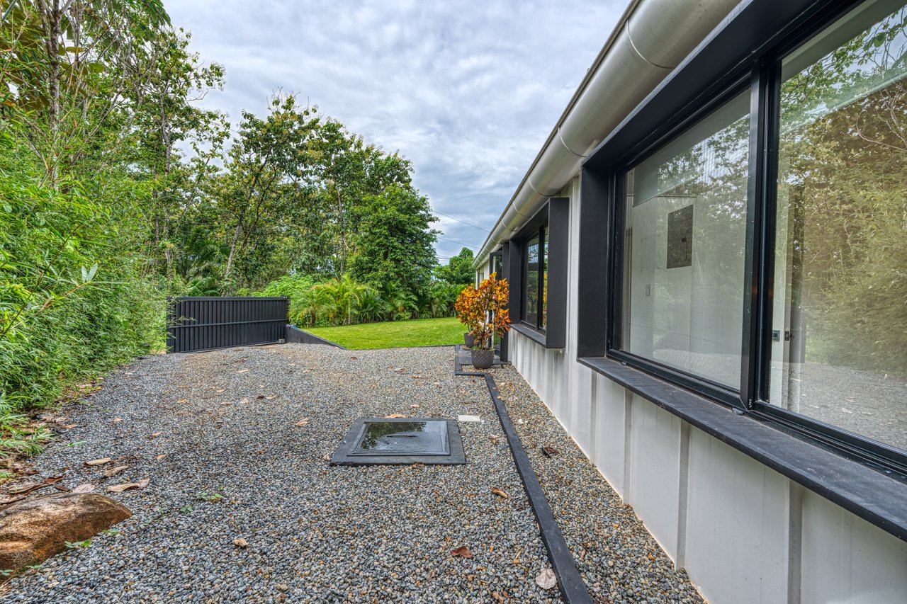 Modern Eco Villa in Central Uvita Only 5 Minutes from Surf Beach