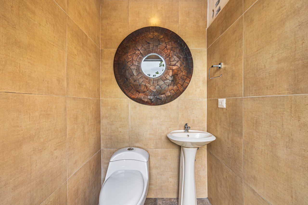   3 bedrooms, 2.5 bathrooms Villa Steps from Uvita, beautiful Beaches, Waterfalls, Restaurants and Tourist Attractions.