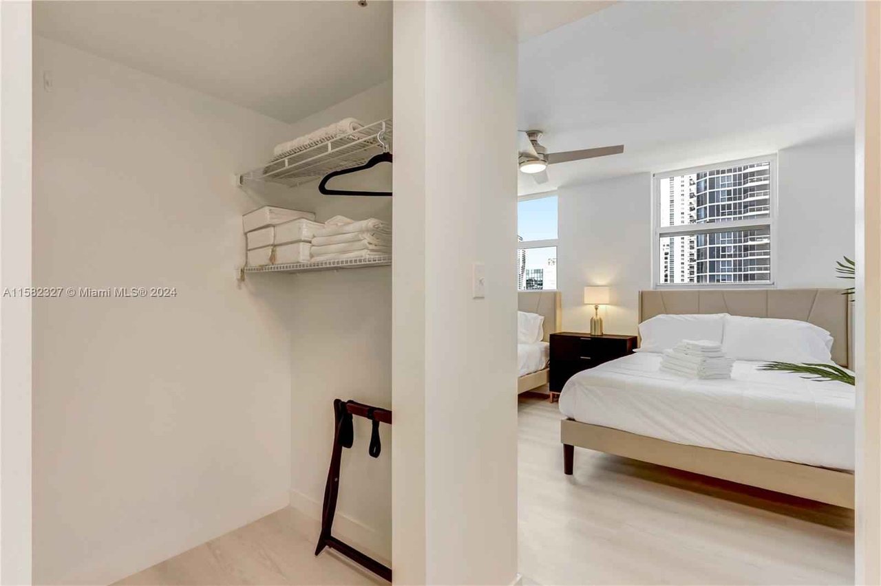 1200 Brickell Bay Dr Unit 2424