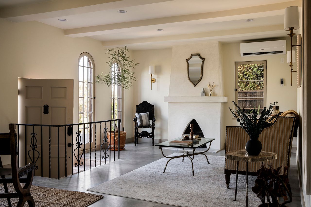 Vacant Trophy Silverlake Triplex With Reservoir Views