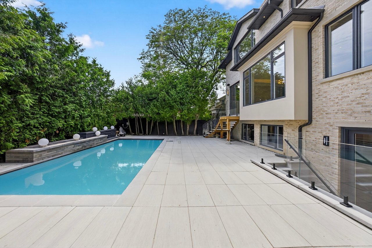 Distinctive Luxury Residence