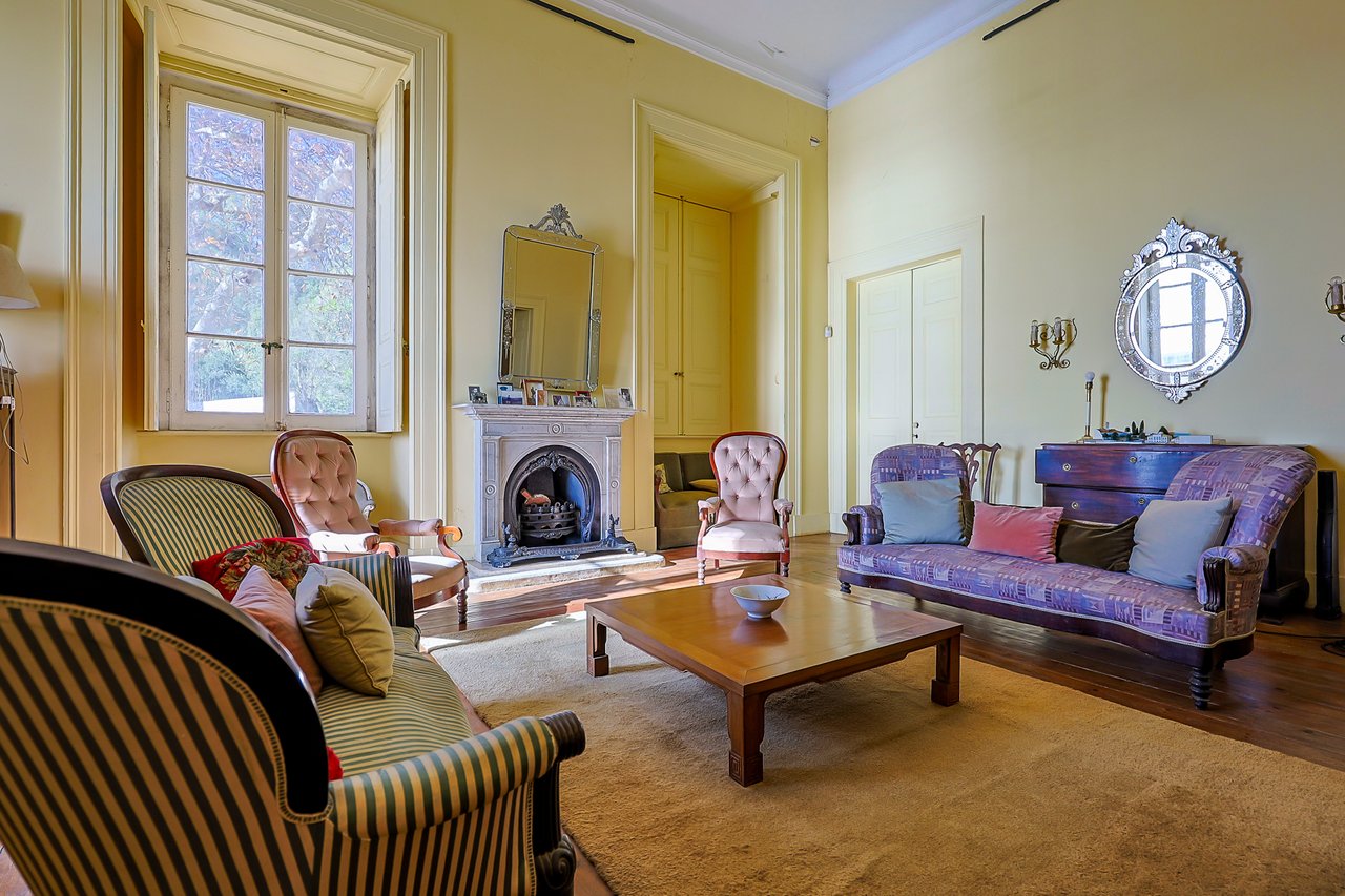 Quinta do Relógio: Historic 19th-Century Waterfront Palacete in Paço de Arcos, Oeiras