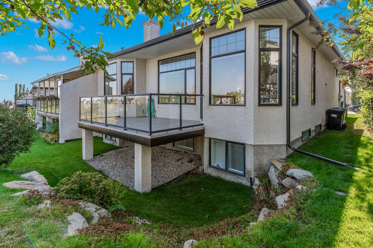 82 Arbour Crest Mount NW