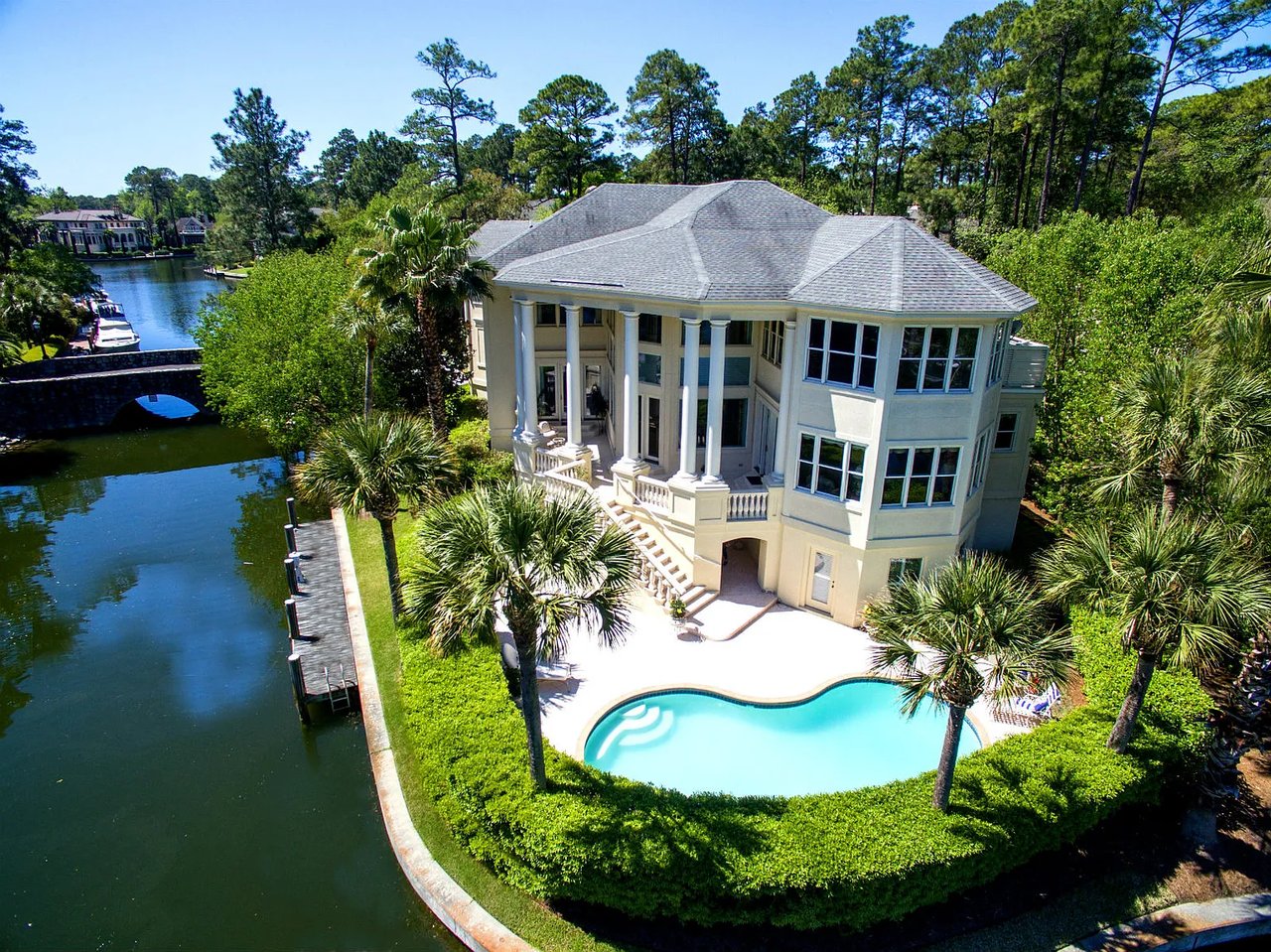4 Knightsbridge Ln