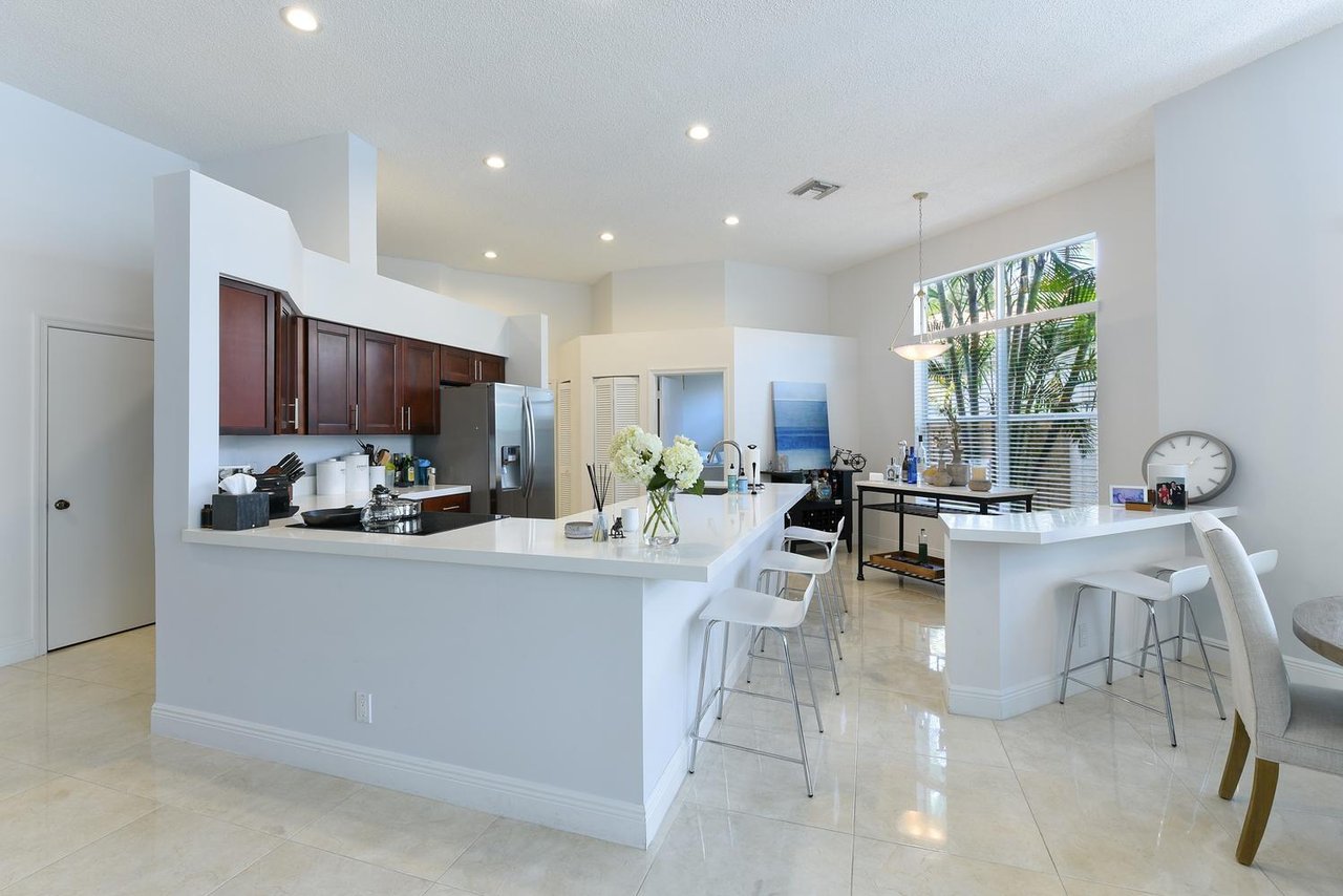 6685 NW 24th Ter