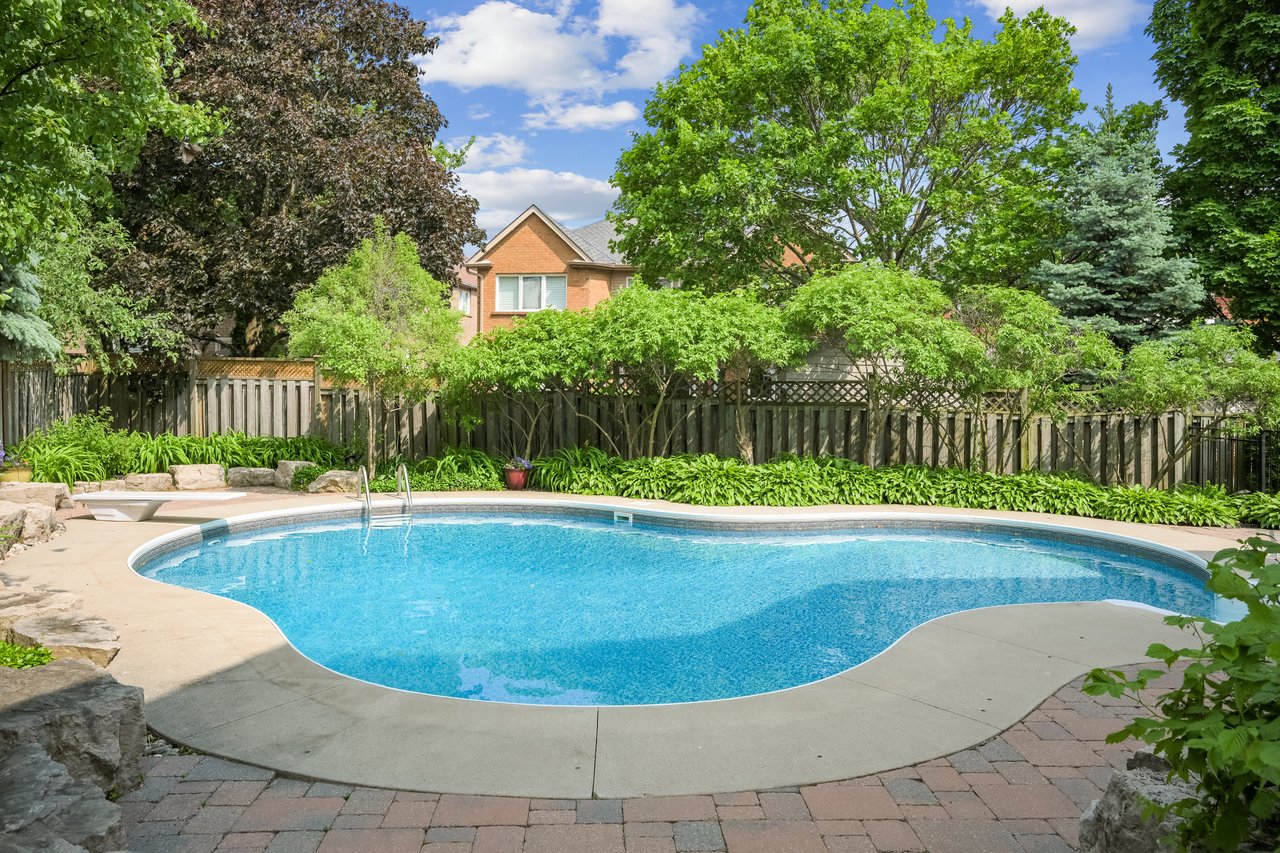 Executive Home in prestigious Glen Abbey