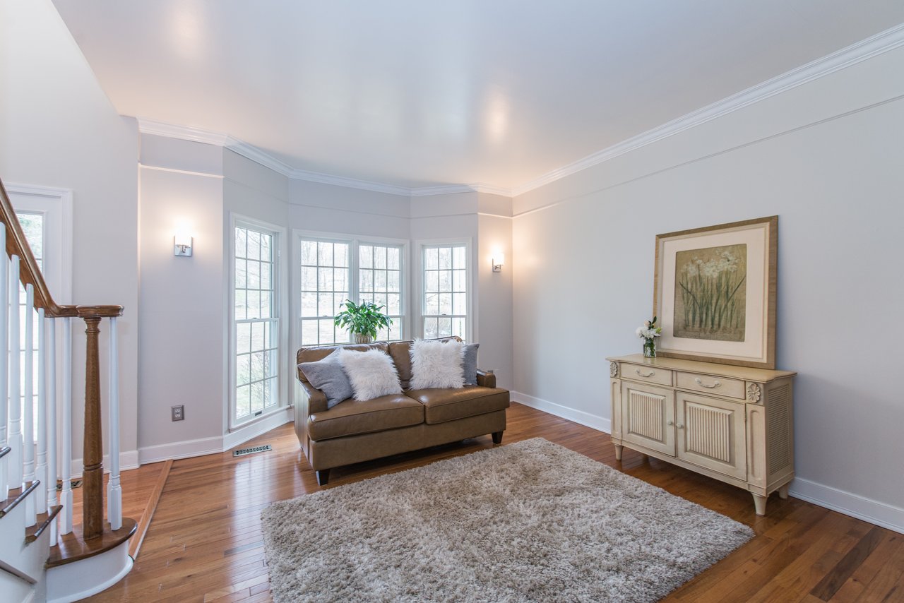 212 Deerlea Ln