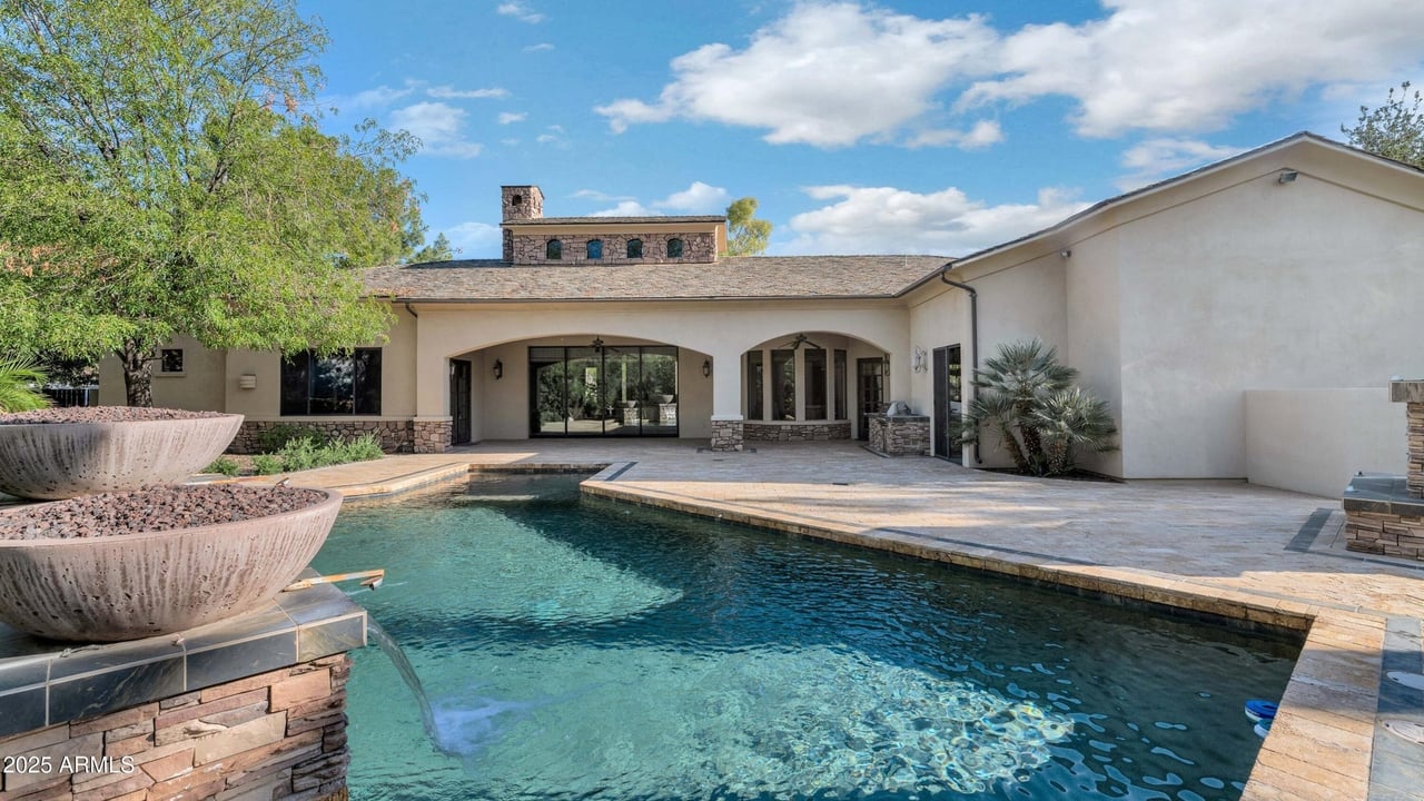 7233 E ROYAL PALM Road