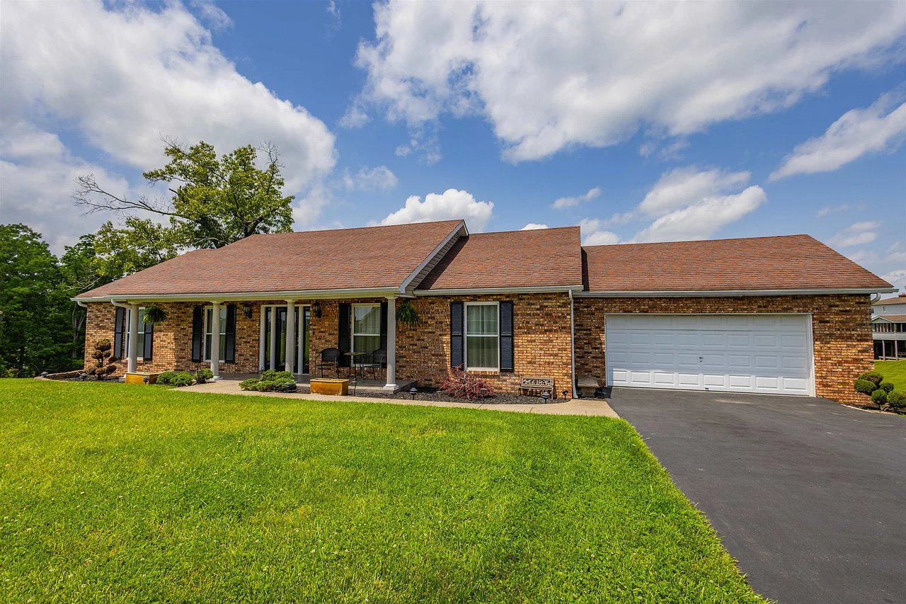 15919 Lone Oak Dr