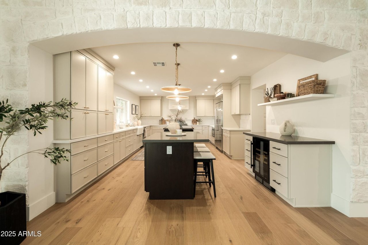 8401 E Vista Del Lago
