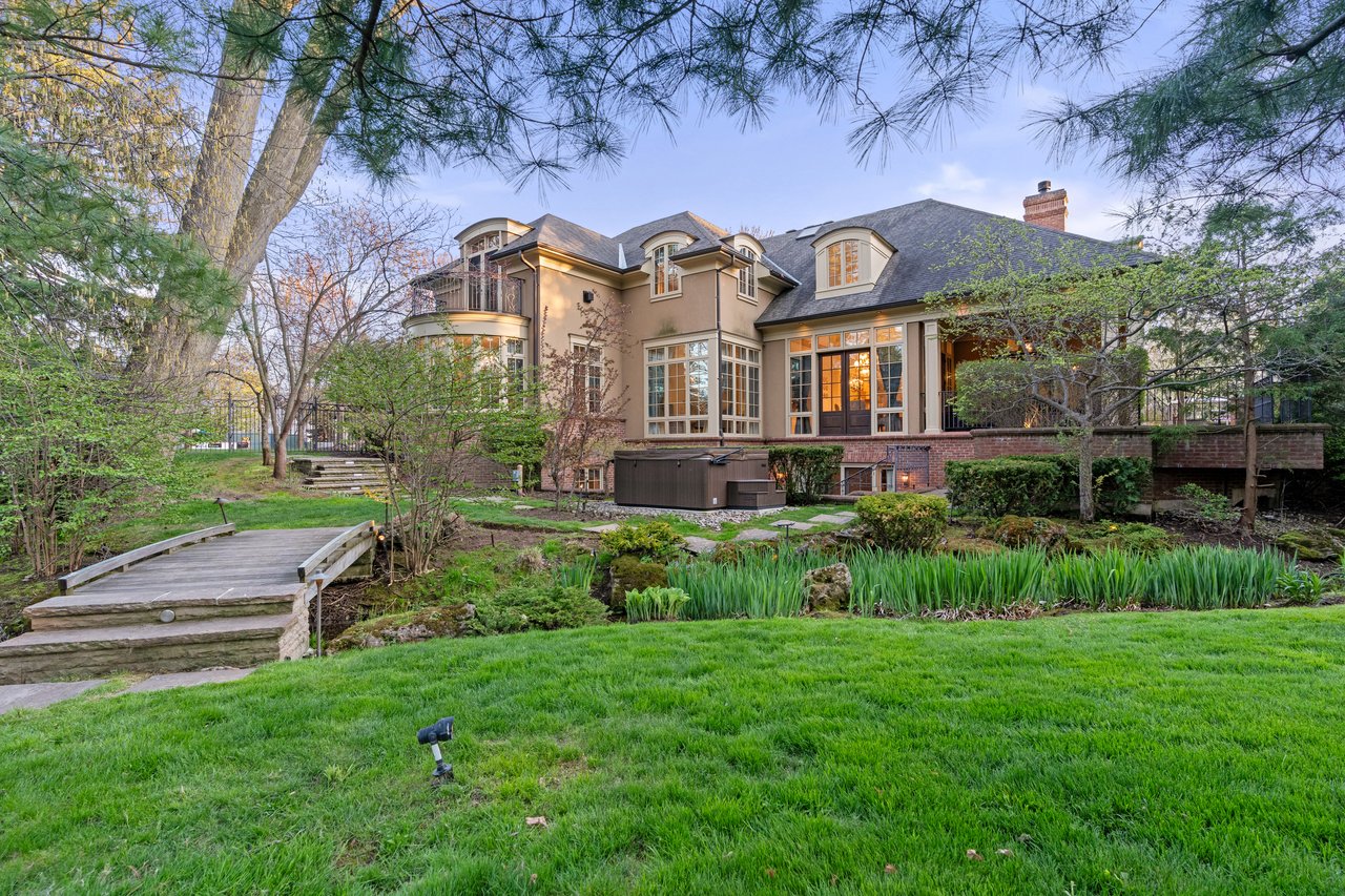 1081 Argyle Drive, Oakville