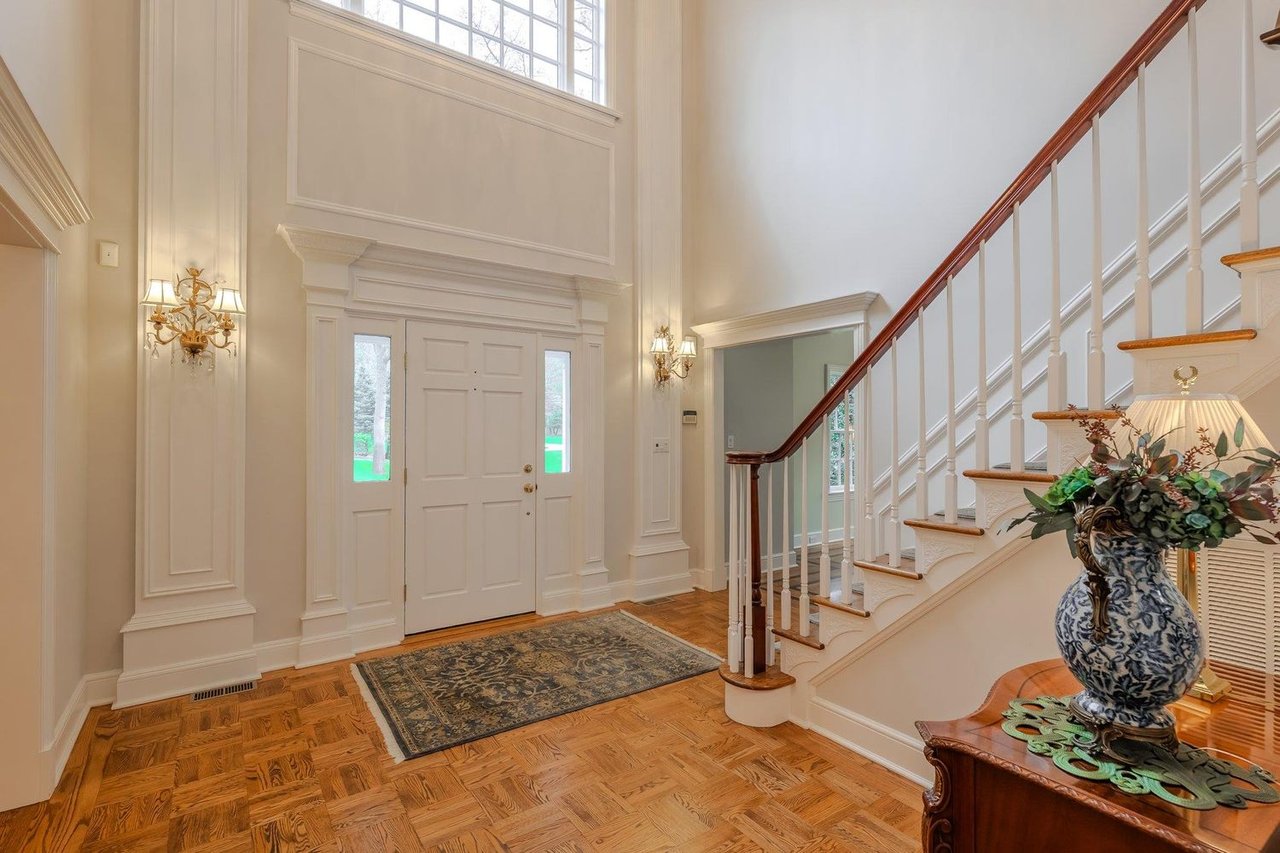 51 Lloyd Ln
