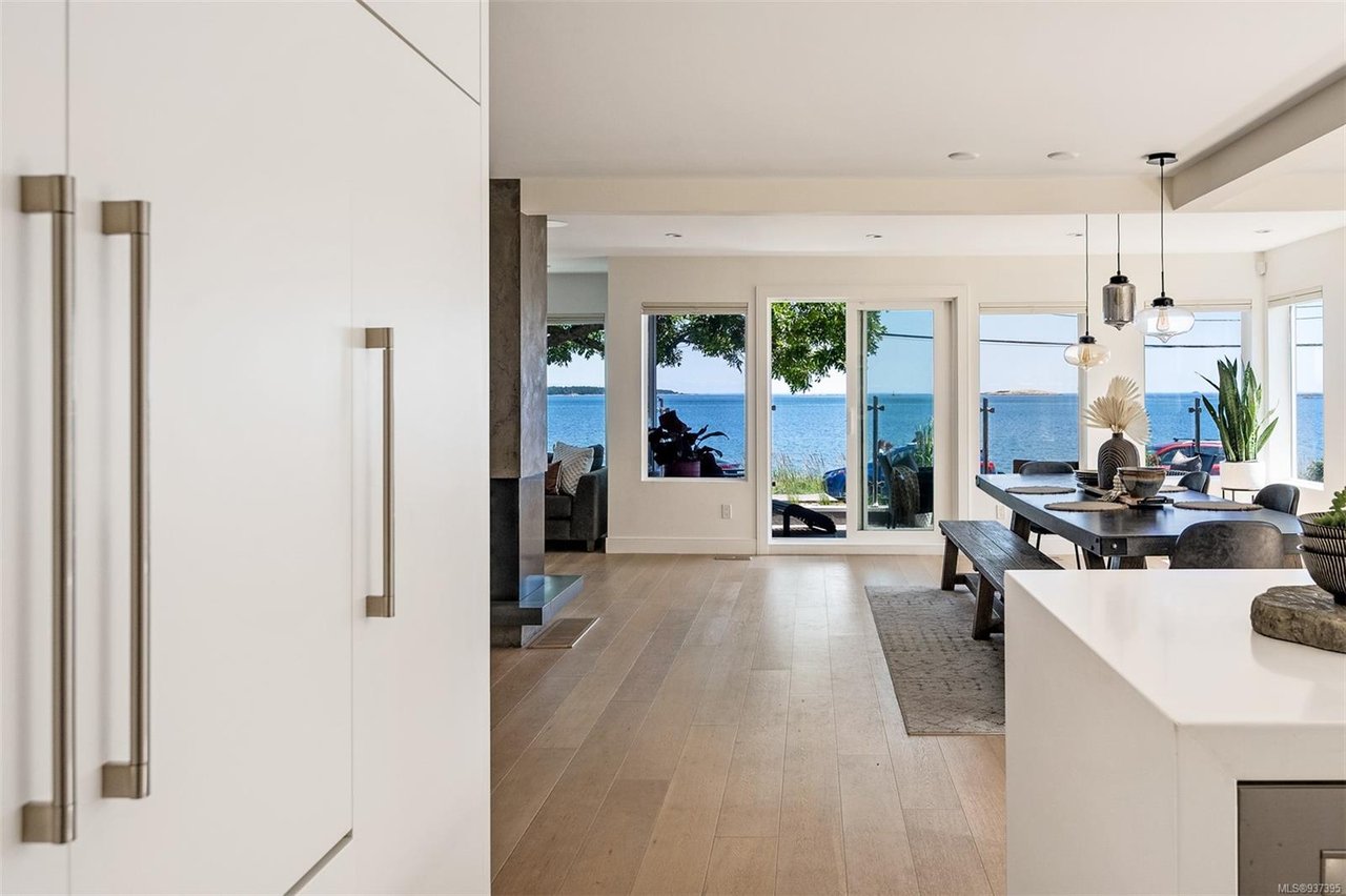 2378 Esplanade