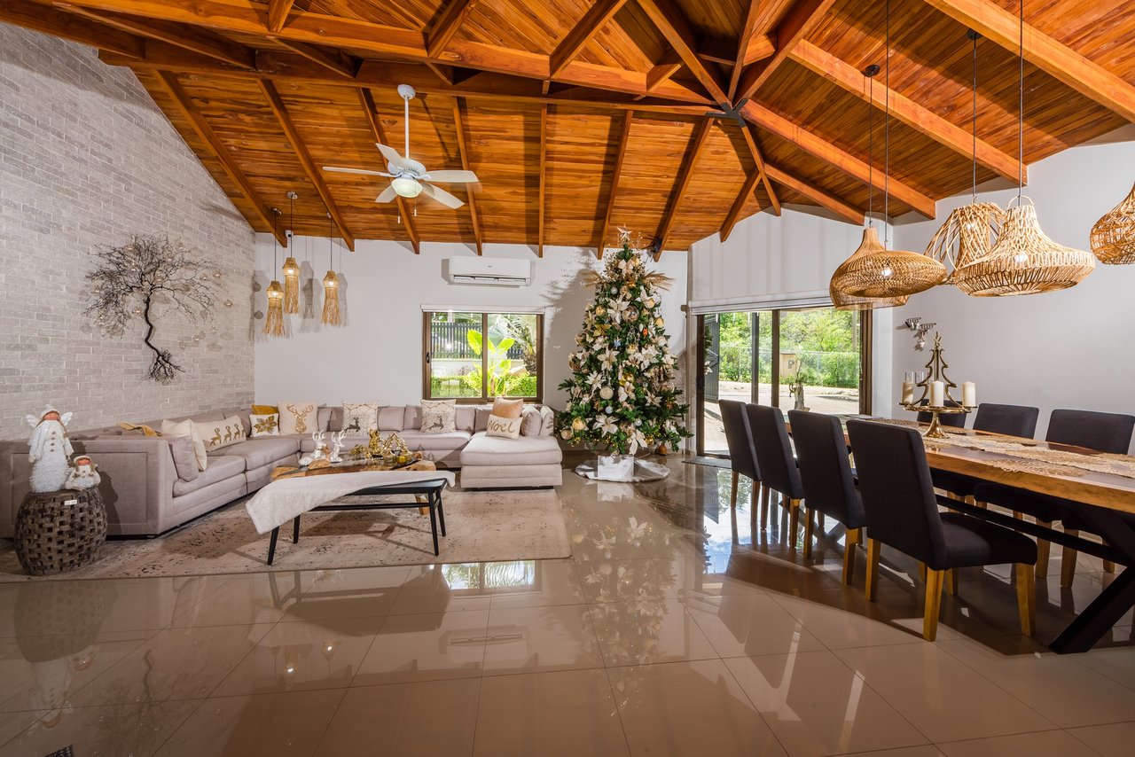 Casa Cielo | Luxurious Multifunctional Estate with Main House, Apartments, and Pool in Guanacaste!