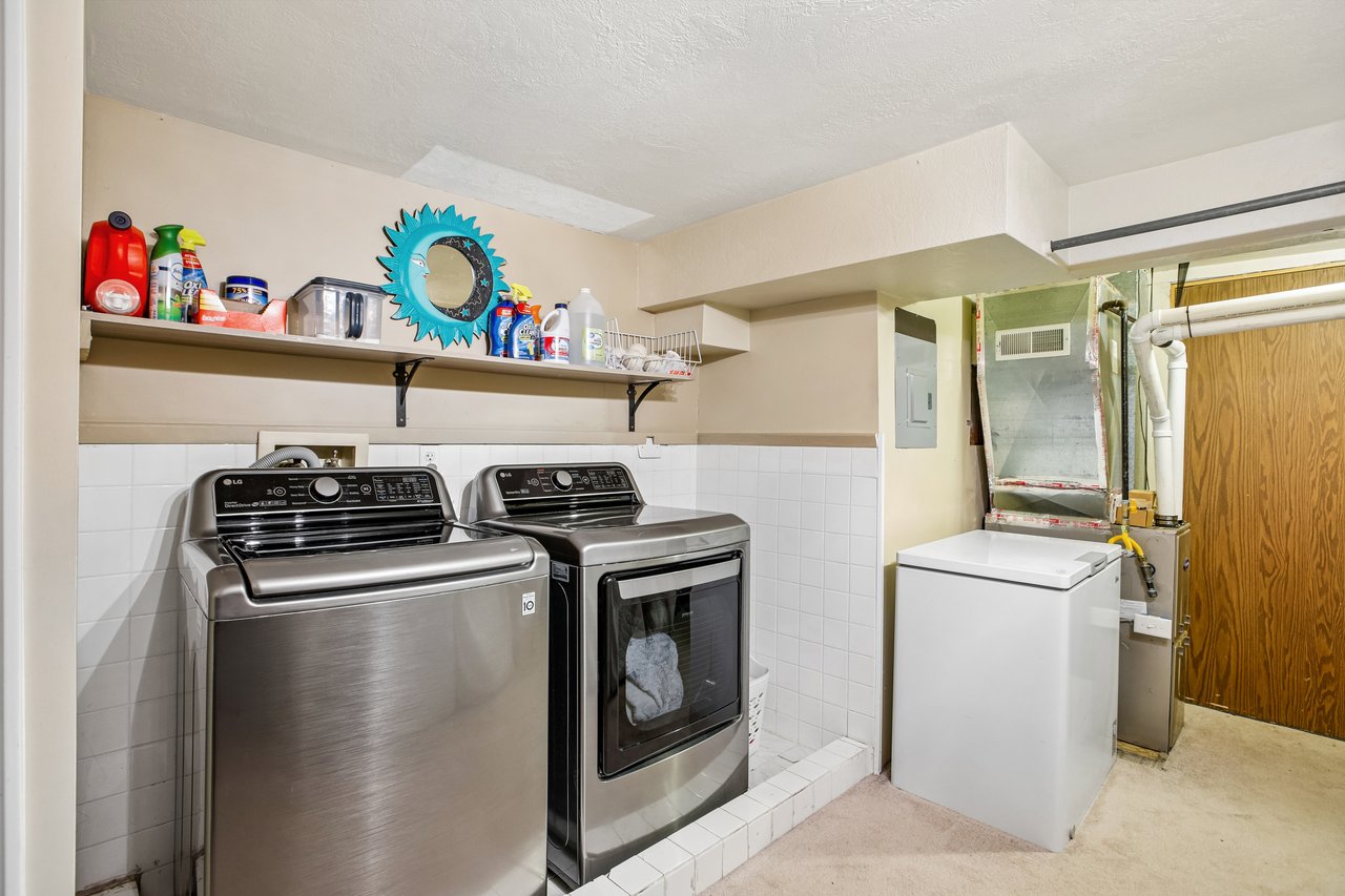1538 Country Cir