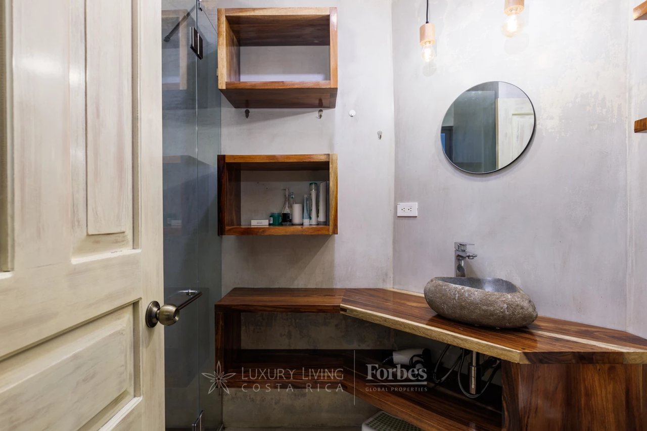 20391 - Property near the beach with hotel or private home potential