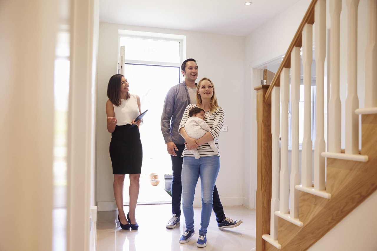 Relocation-certified real estate agent