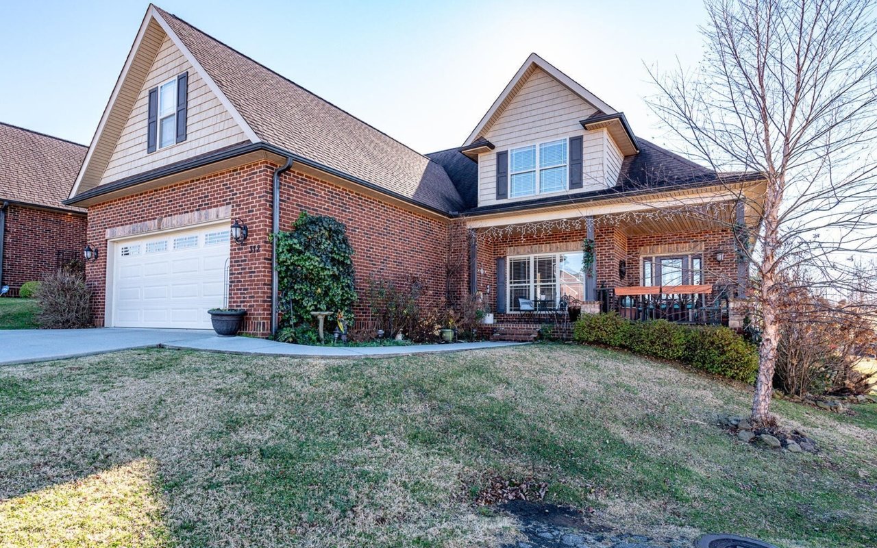Wallace Luxury Spotlight | 312 Royal Oaks Drive Maryville, TN 37801