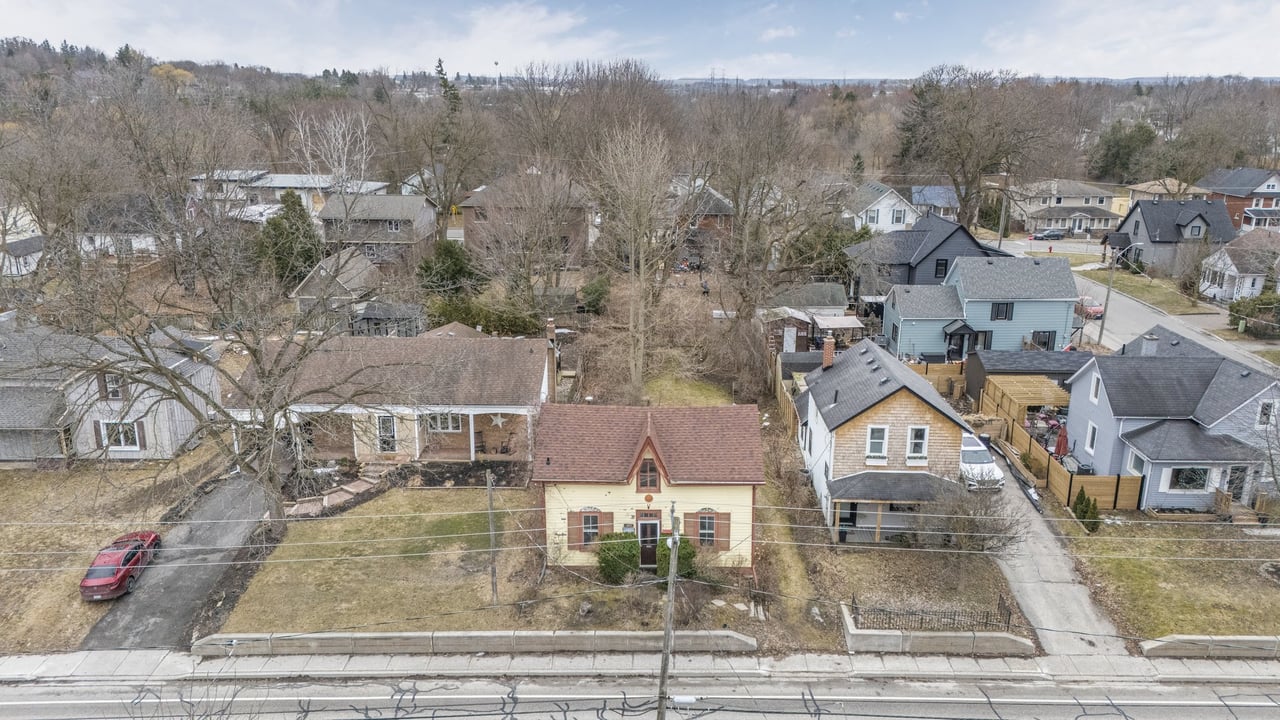 410 Eagle Street, Newmarket, ON L3Y 1K6