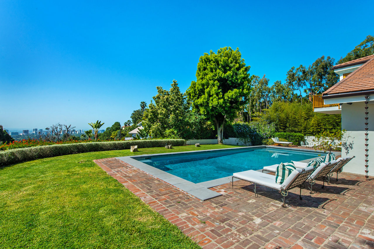 1320 BEVERLY GROVE PL