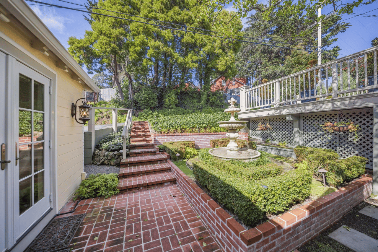 215 Julia Ave
