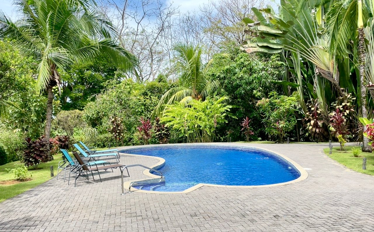 Casa Luna, 3bed /3bath Private Oasis, Convenient Location