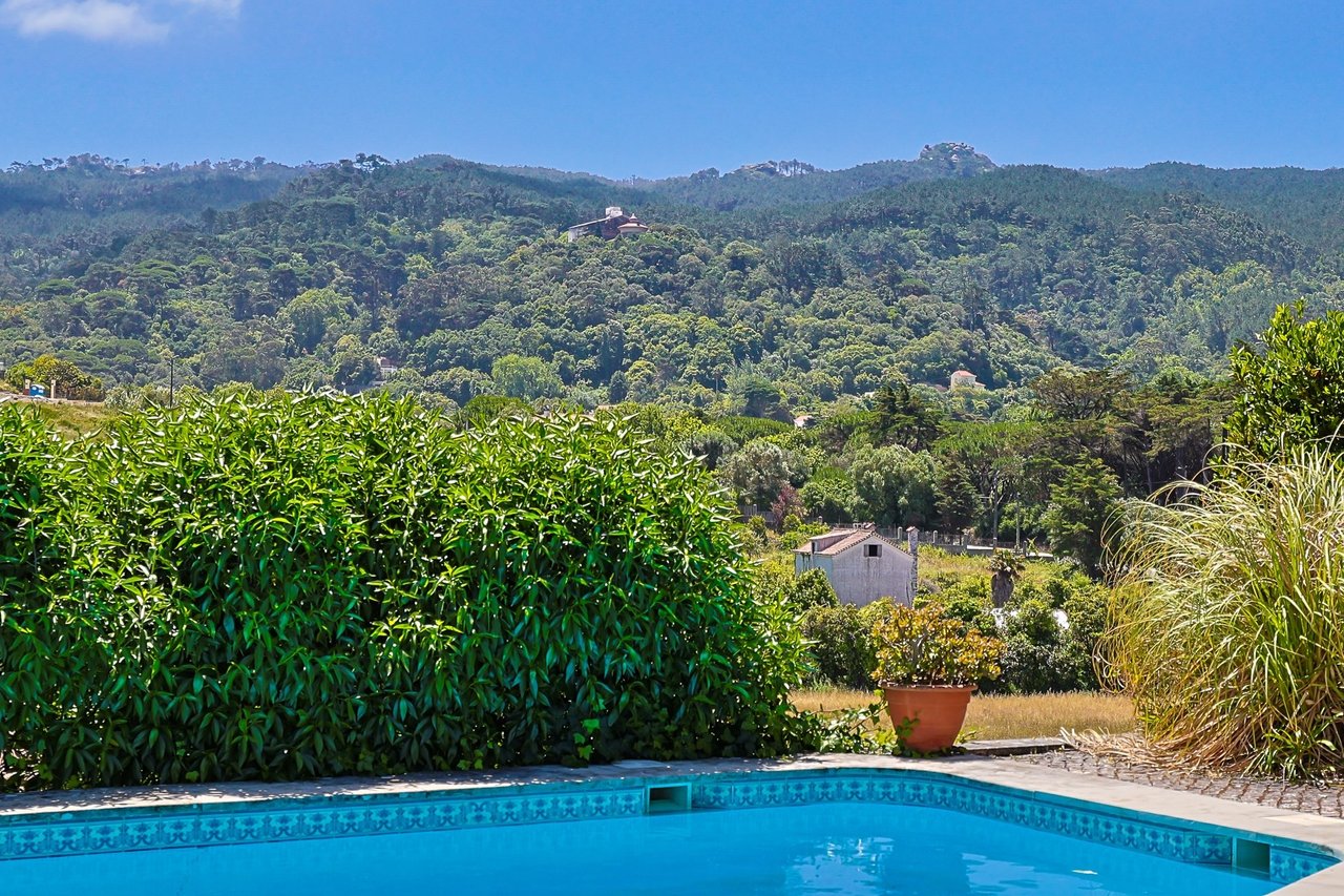 Exclusive Family Villa with Expansive Gardens Near Sintra’s UNESCO Heritage Centre