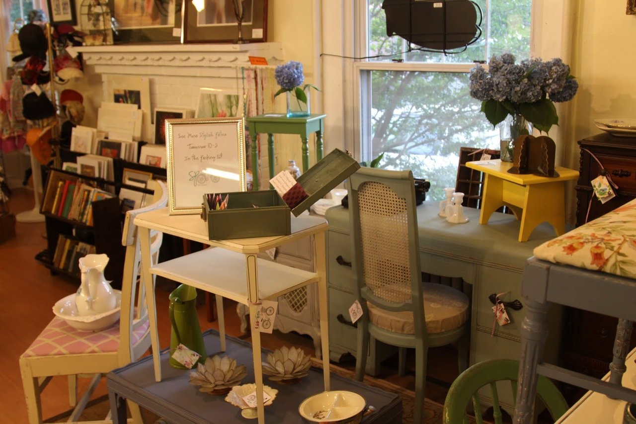Pics of Retail Space & Dining Set!