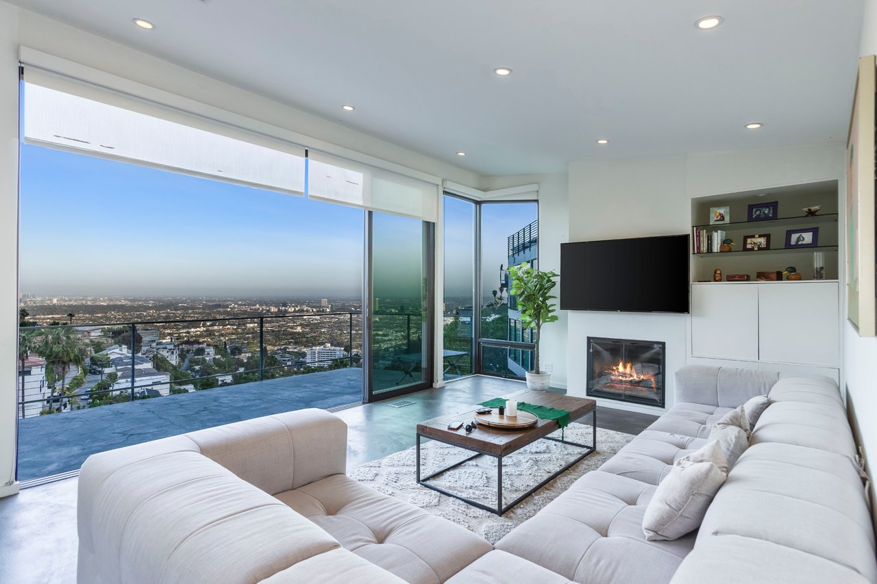 8634 Franklin Ave, Hollywood Hills 