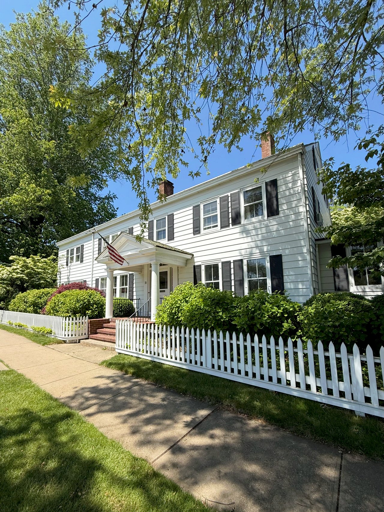 21 N Main St East Hampton 