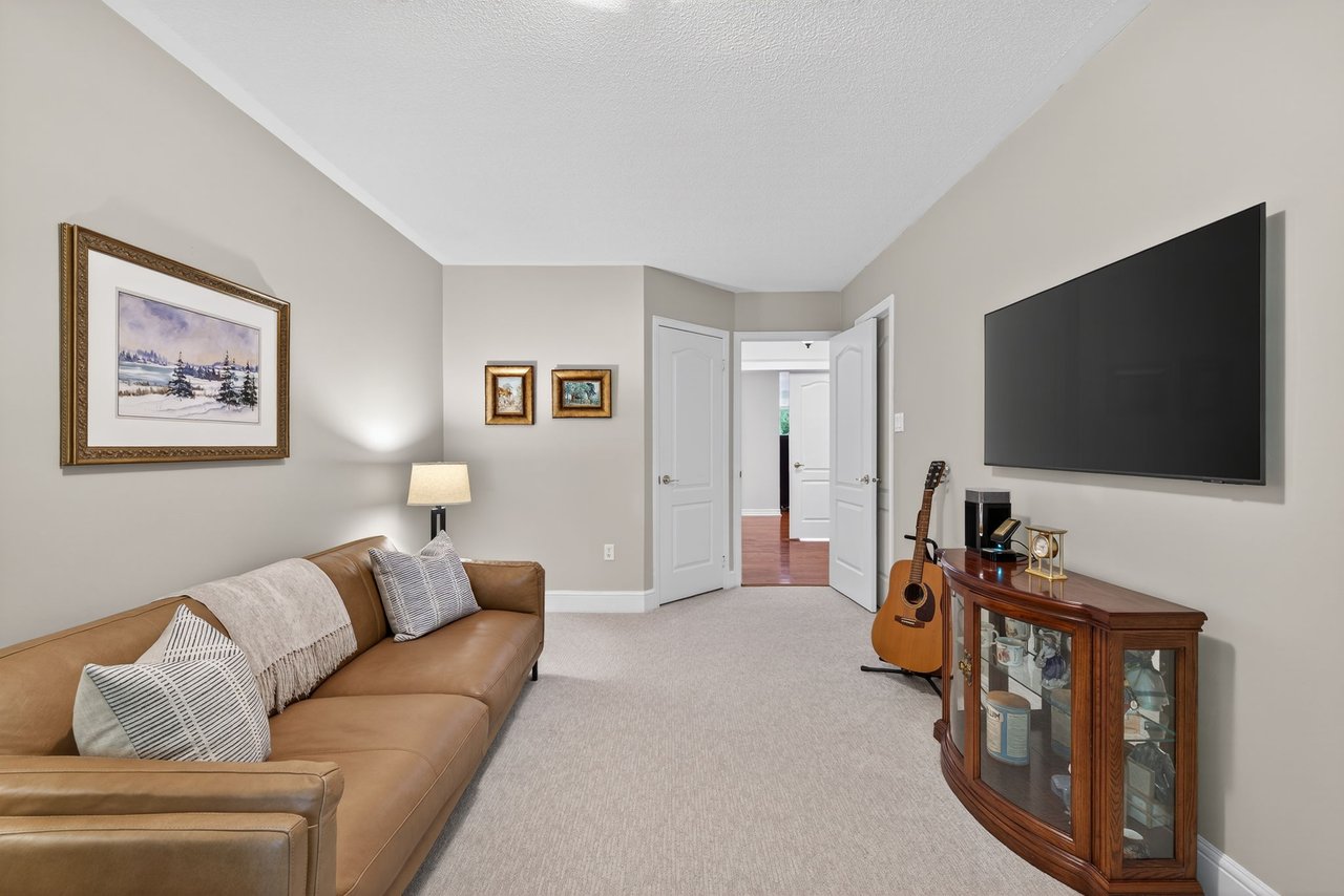 6 Falling Leaf Crt, Aurora