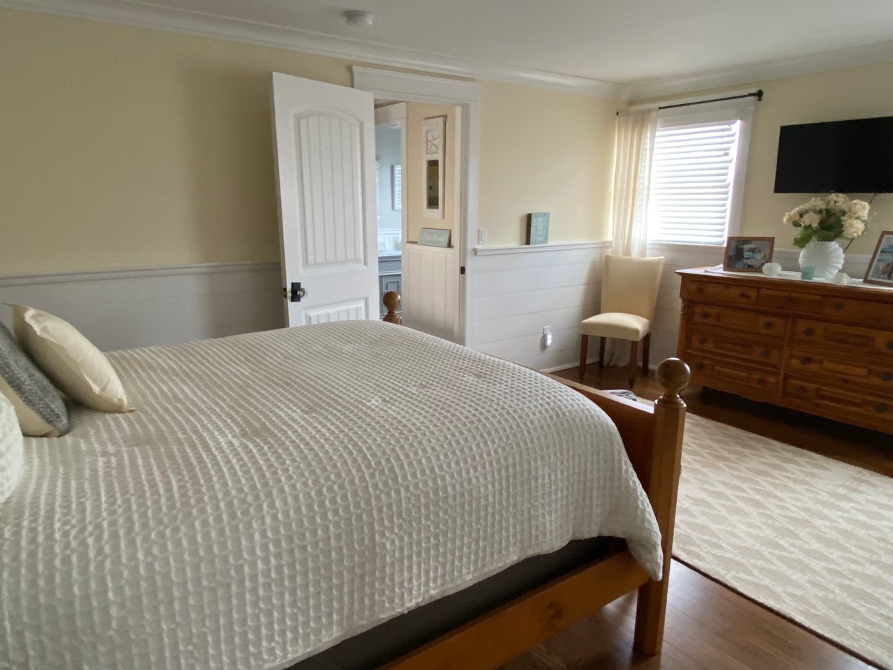 #149 Exclusive Curtis Point Home with Pool