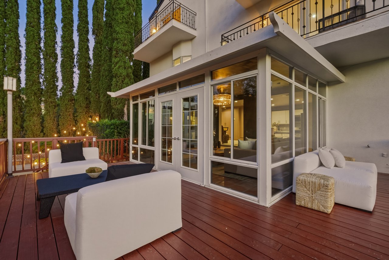 2591 Leicester Dr, Hollywood Hills