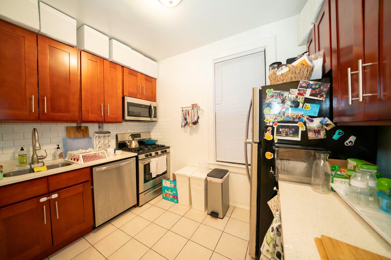 28-21 37th St