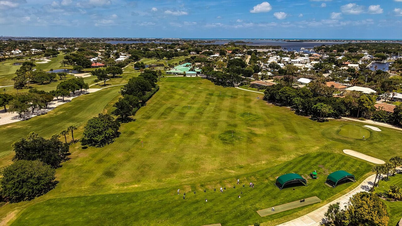 3922 SE Fairway W