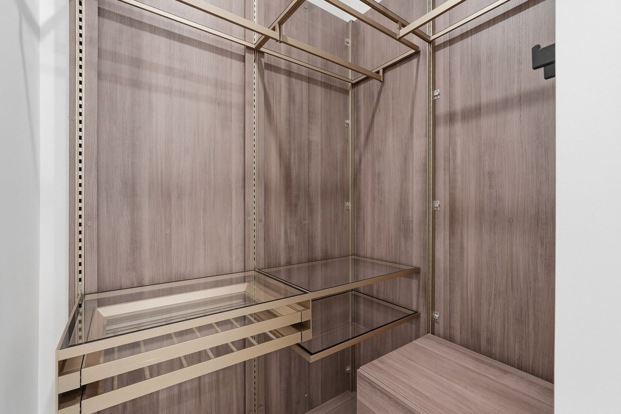 3106 N VALENCIA Lane