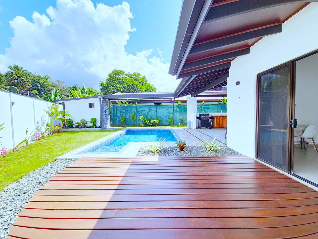 Modern Oasis Near Uvita: Contemporary Living with Pool & Privacy