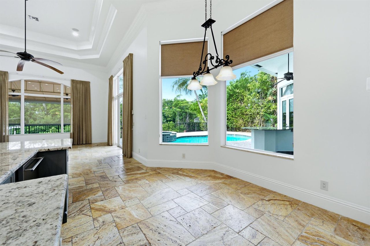  608 Inlet Rd