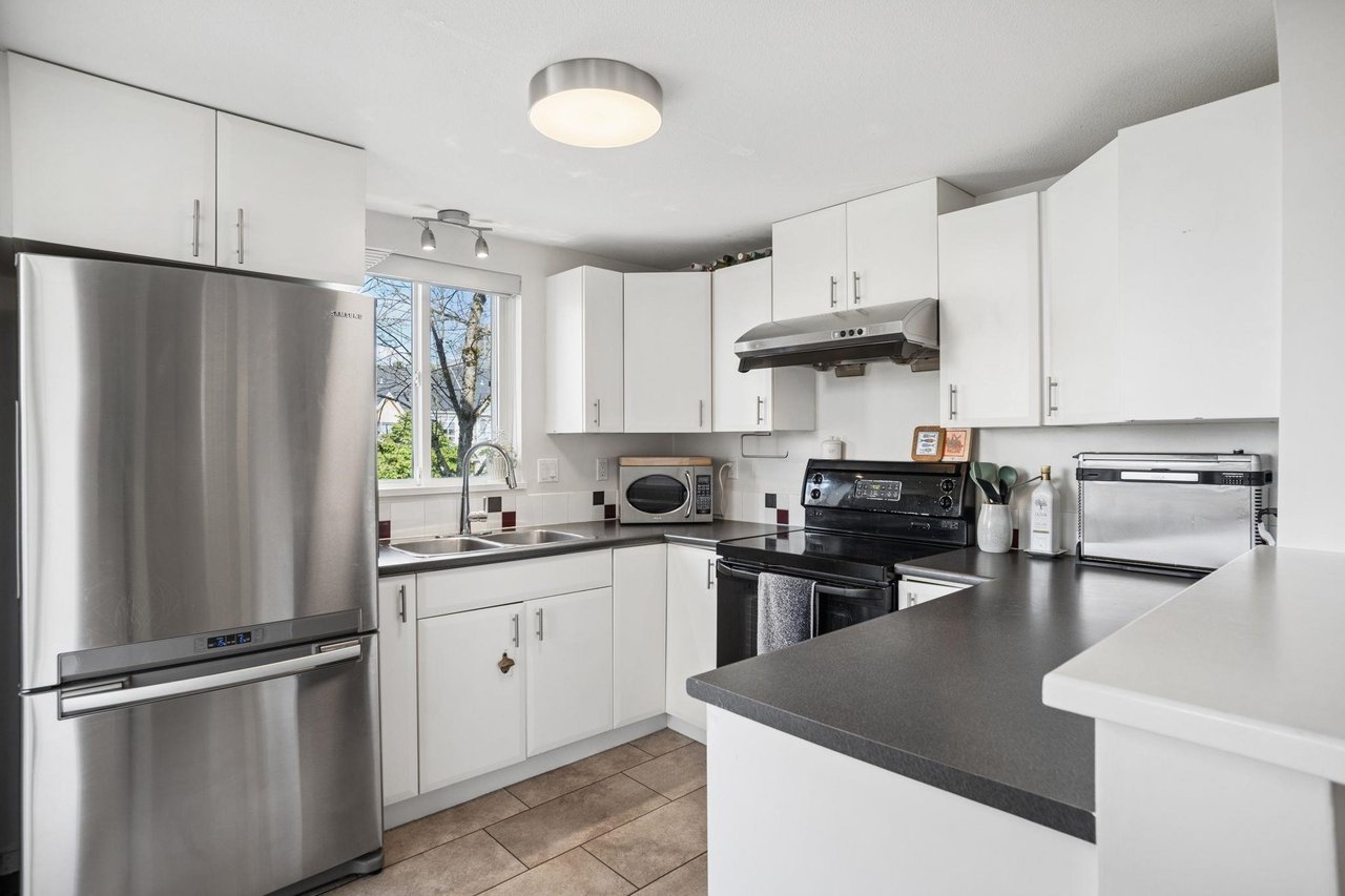 304-6833 Village Green Unit: 304