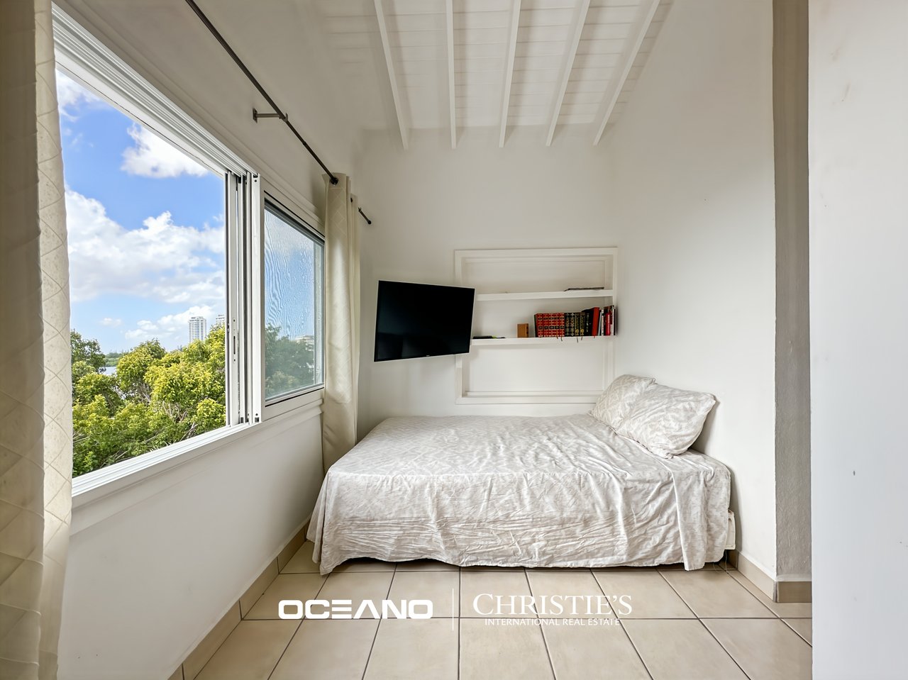 POINT PIROUETTE – 2-Bedroom Townhouse with Private Pool