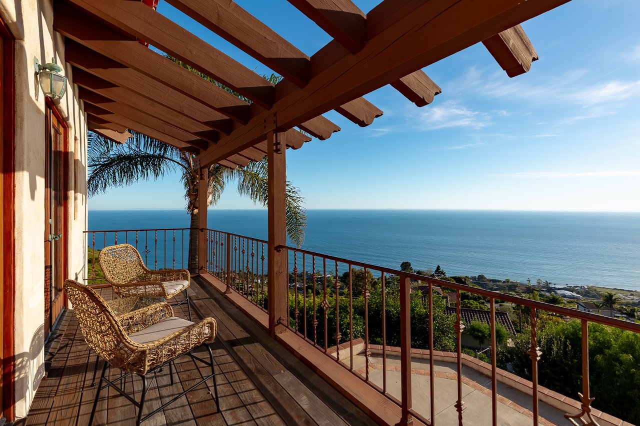 4240 Avenida De La Encinal