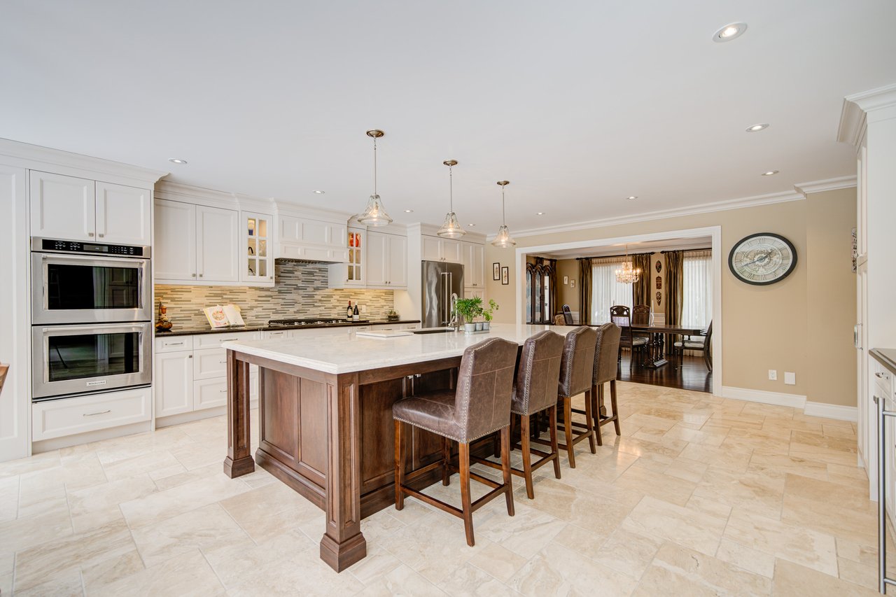 1296 Mapleridge Cres